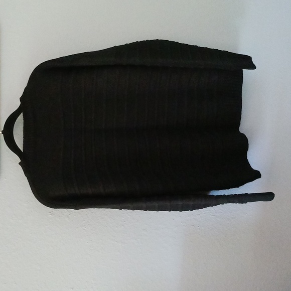 NWT - Wild Flower Black Flower Sweater - Size S/M - Picture 2 of 7